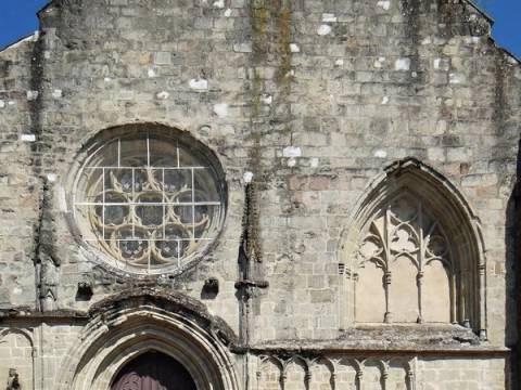 Façade de l’église Notre-Dame de Gontaud-de-Nogaret, inscrite monument historique en 1925