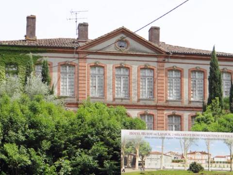Façade de l'Hôtel Hutot de Latour à Agen, hôtel particulier néoclassique du XVIIIe siècle