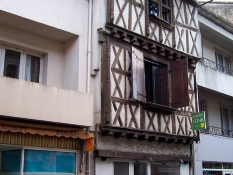 Maison à pans de bois et colombages du 65 Grande-Rue à Casteljaloux