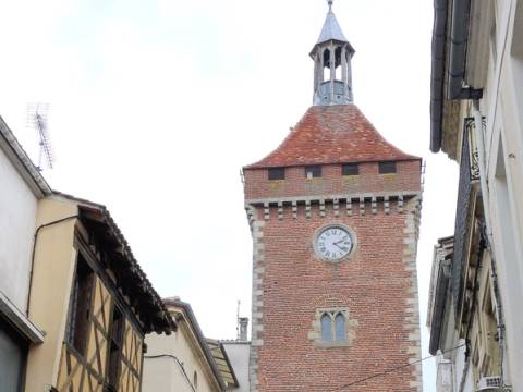 Porte de Paris, porte-tour médiévale de l’enceinte de la bastide de Villeneuve-sur-Lot